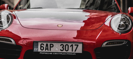 Vous souhaitez changer votre plaque d’immatriculation de voiture ? Voici comment s’y prendre et être certain de ne pas faire d’erreur.